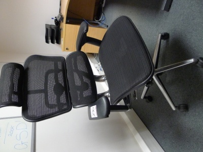 Comfort black mesh ergonomic executive swivel chair - 3