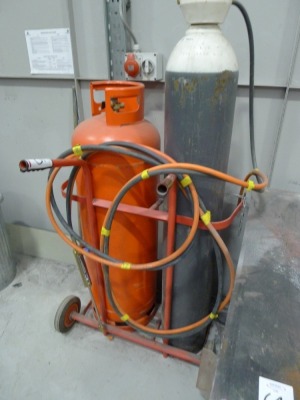 Matlock tubular steel bottle trolley with Oxy Acetylene torch (bottles not iuncluded) - 3