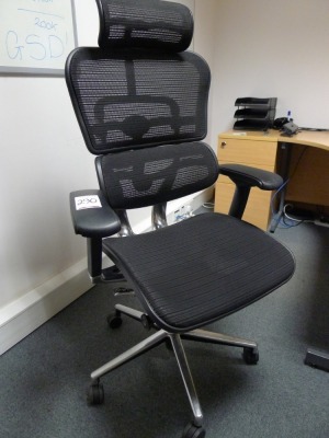 Comfort black mesh ergonomic executive swivel chair - 2