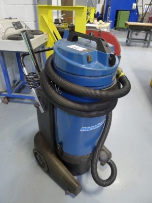 Neederman P300 industrial vacuum cleaner