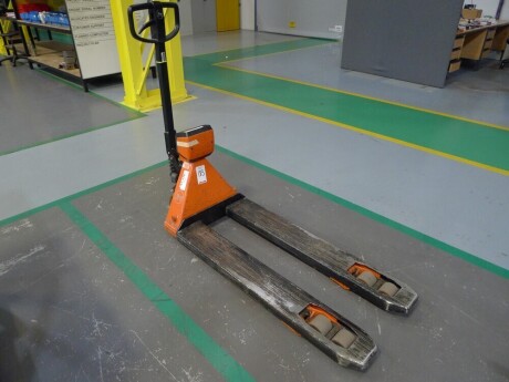 BT 2000 Kg capacity Hyraulic pallet truck with digital weigh scale