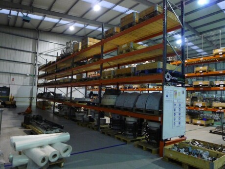 13 bays of Storax SP80 heavy duty boltless steel pallet racking compising of 16 uprights and 104 crossbeams approx 350cm x 600cm (contents not included)