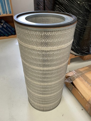 2 pallets of cylindrical air filters