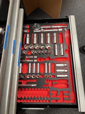 Halfords Industrial 6 drawer roller tool cabinet with Halfords Industrial 6 drawer top box - 8