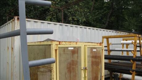 Storage trailer/container (NO TITLE), approx 40 ft *** PLEASE NOTE: This lot is offered subject to bulk bid offer on lot 118