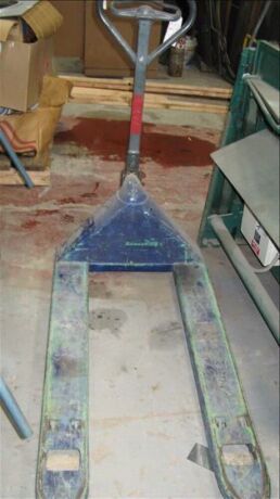 pallet jack *** PLEASE NOTE: This lot is offered subject to bulk bid offer on lot 118