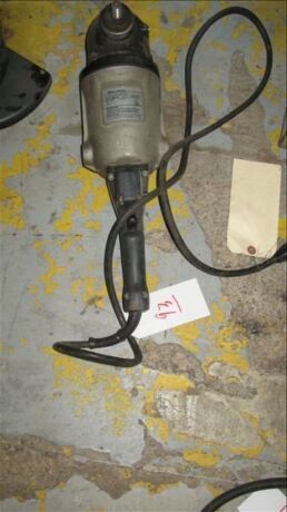 B&D heavy duty 7" angle sander *** PLEASE NOTE: This lot is offered subject to bulk bid offer on lot 118